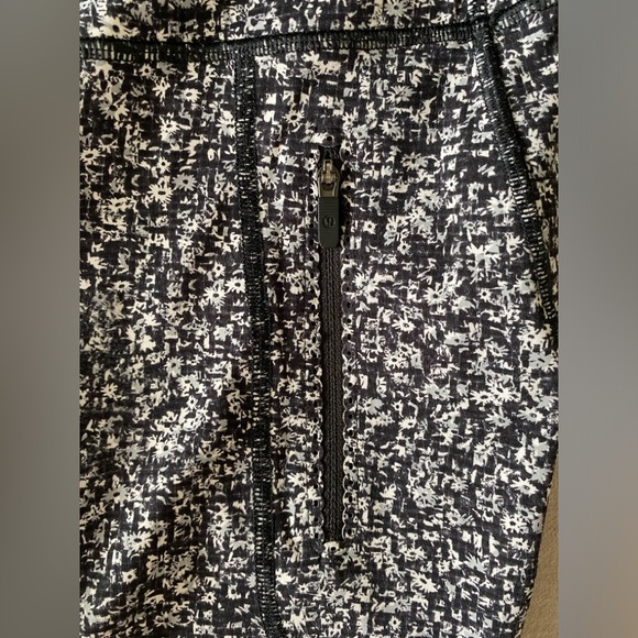 Lululemon black and white leggings White size 6 - Picture 6 of 7